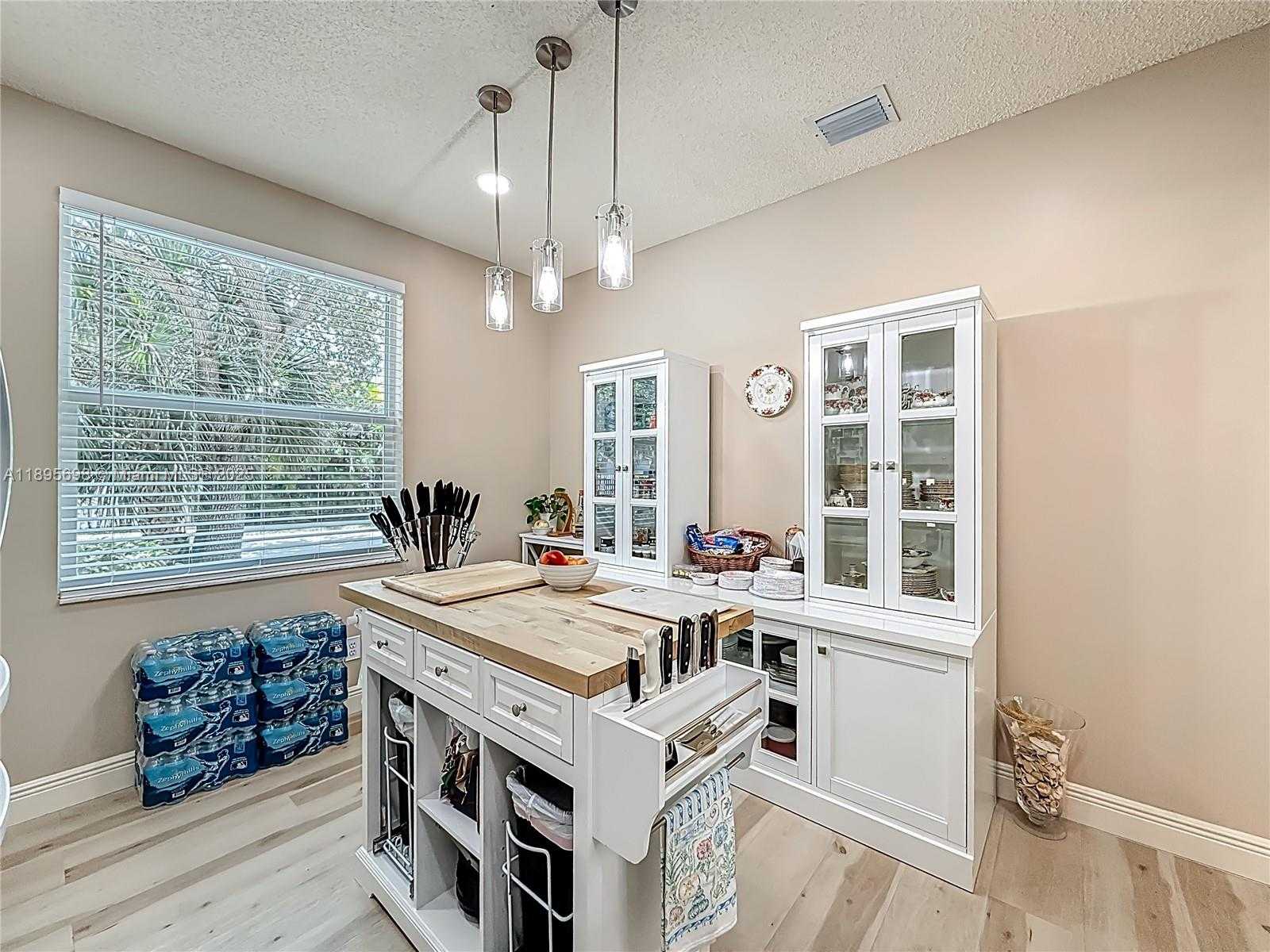 Small Image of 15329 SOUTH WEST 51ST ST, Davie Number 5