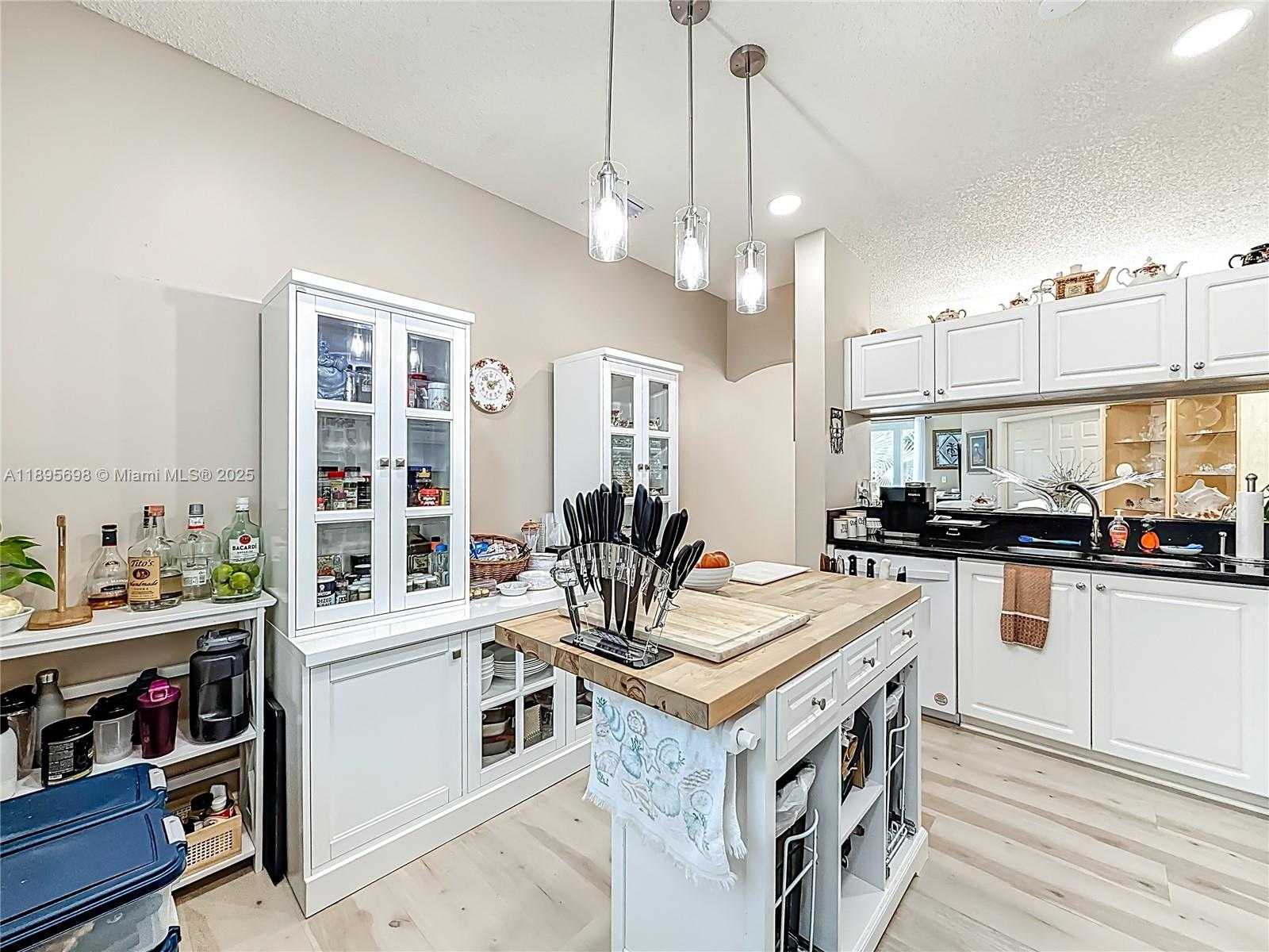 Small Image of 15329 SOUTH WEST 51ST ST, Davie Number 6