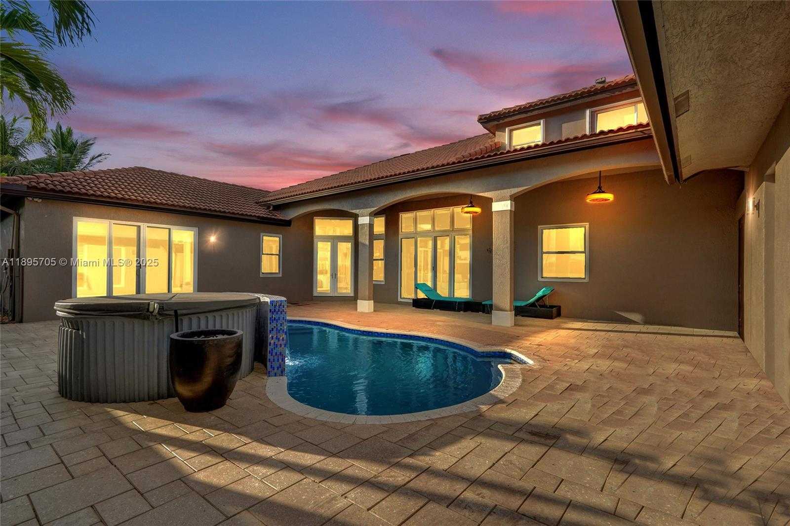 Small Image of 4248 SOUTH WEST 185TH AVE, Miramar Number 7