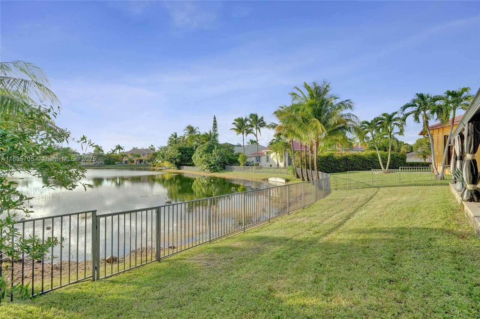 Small Image of 4248 SOUTH WEST 185TH AVE, Miramar Number 78