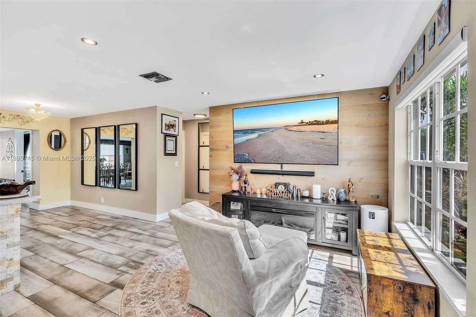 Small Image of 6821 NORTH WEST 6TH ST, Margate Number 11