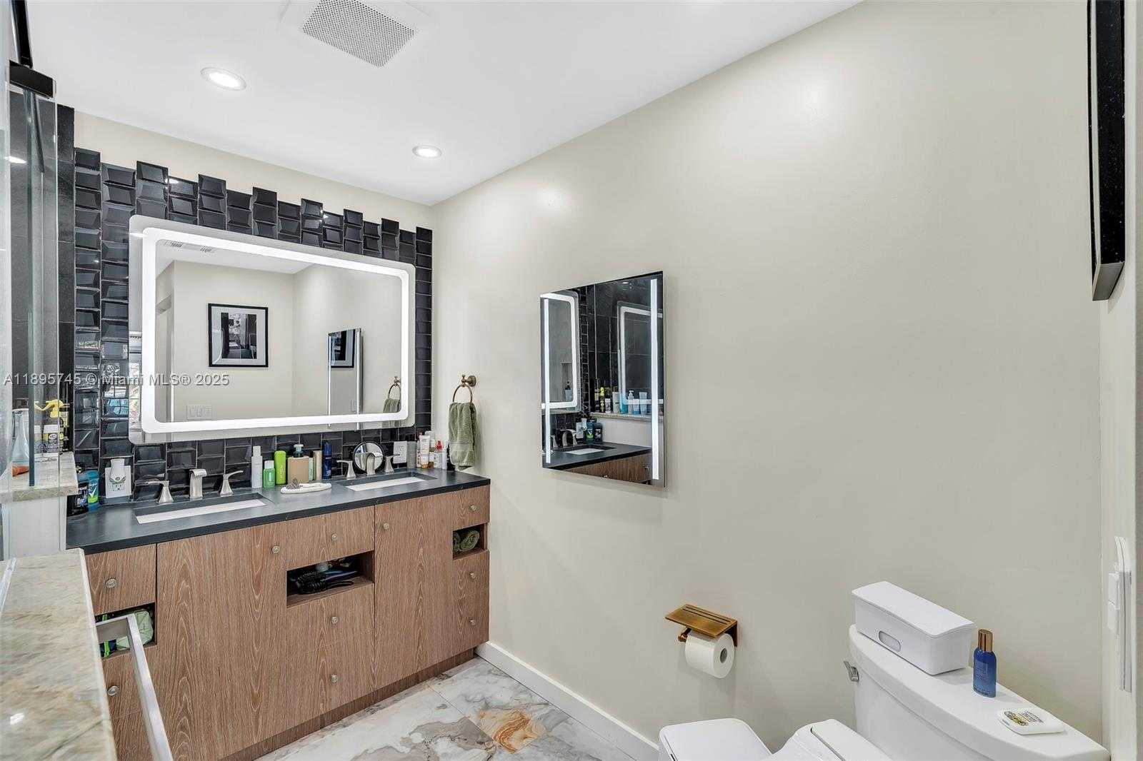 Small Image of 6821 NORTH WEST 6TH ST, Margate Number 35