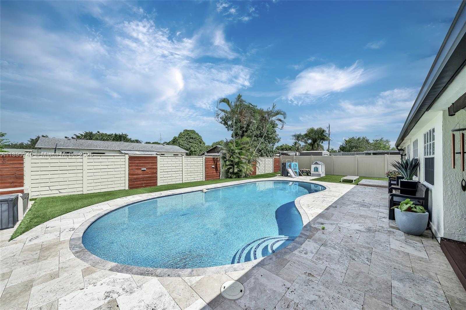 Small Image of 6821 NORTH WEST 6TH ST, Margate Number 40