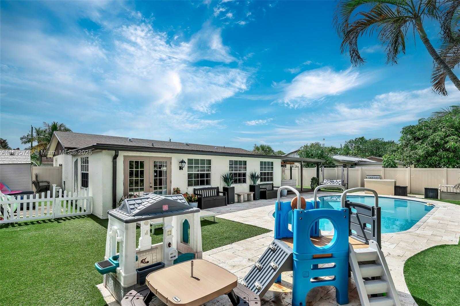 Small Image of 6821 NORTH WEST 6TH ST, Margate Number 41