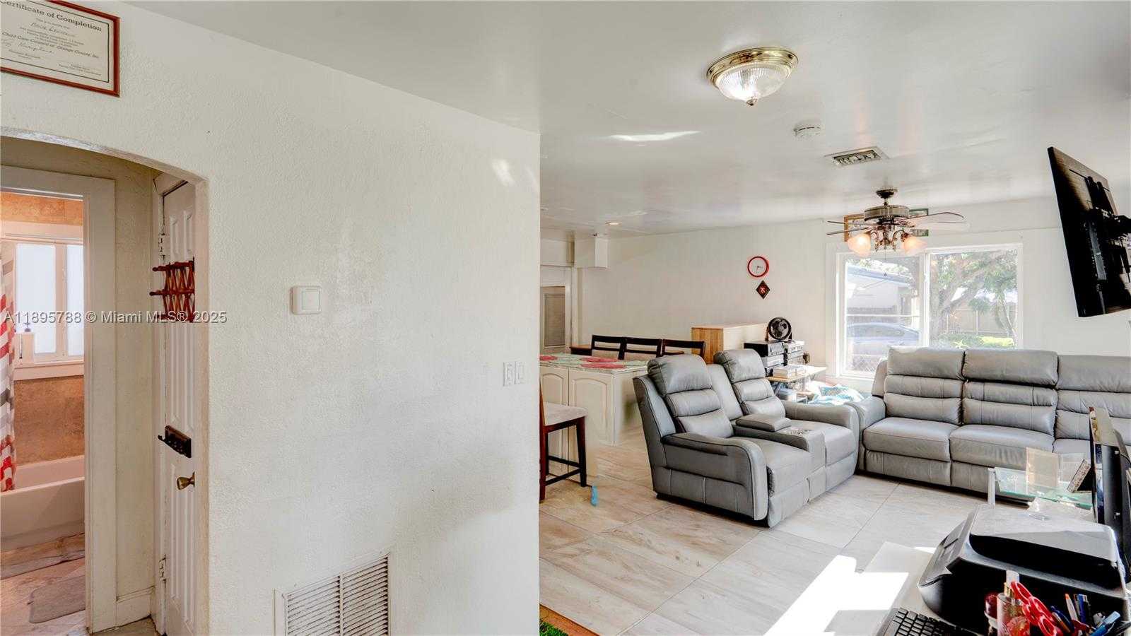 Small Image of 1023 NORTH 25TH AVE, Hollywood Number 4