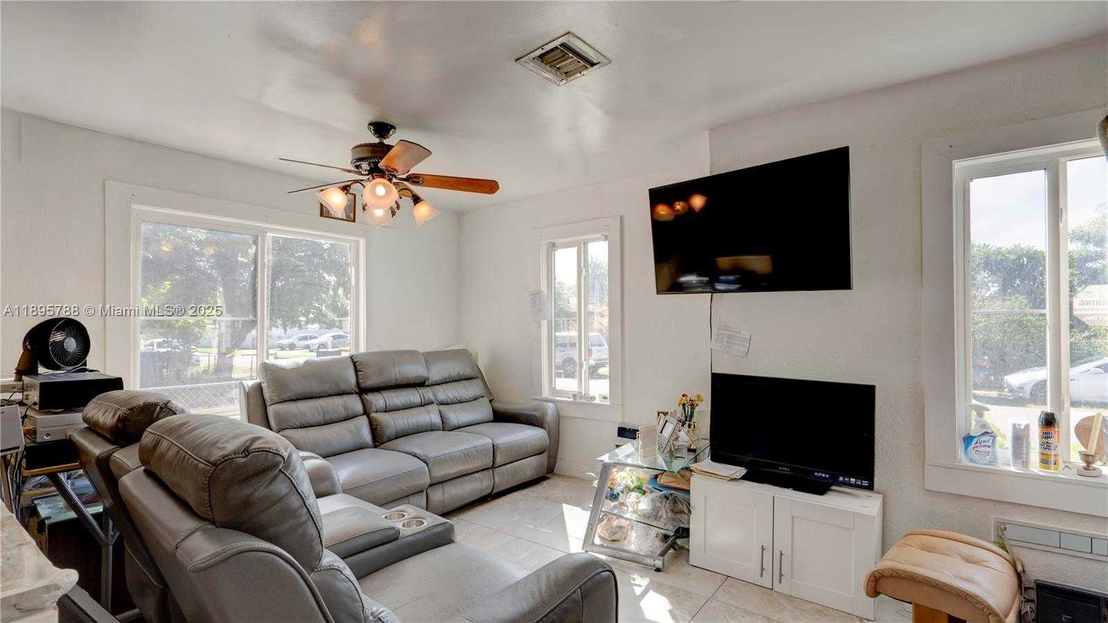 Small Image of 1023 NORTH 25TH AVE, Hollywood Number 6