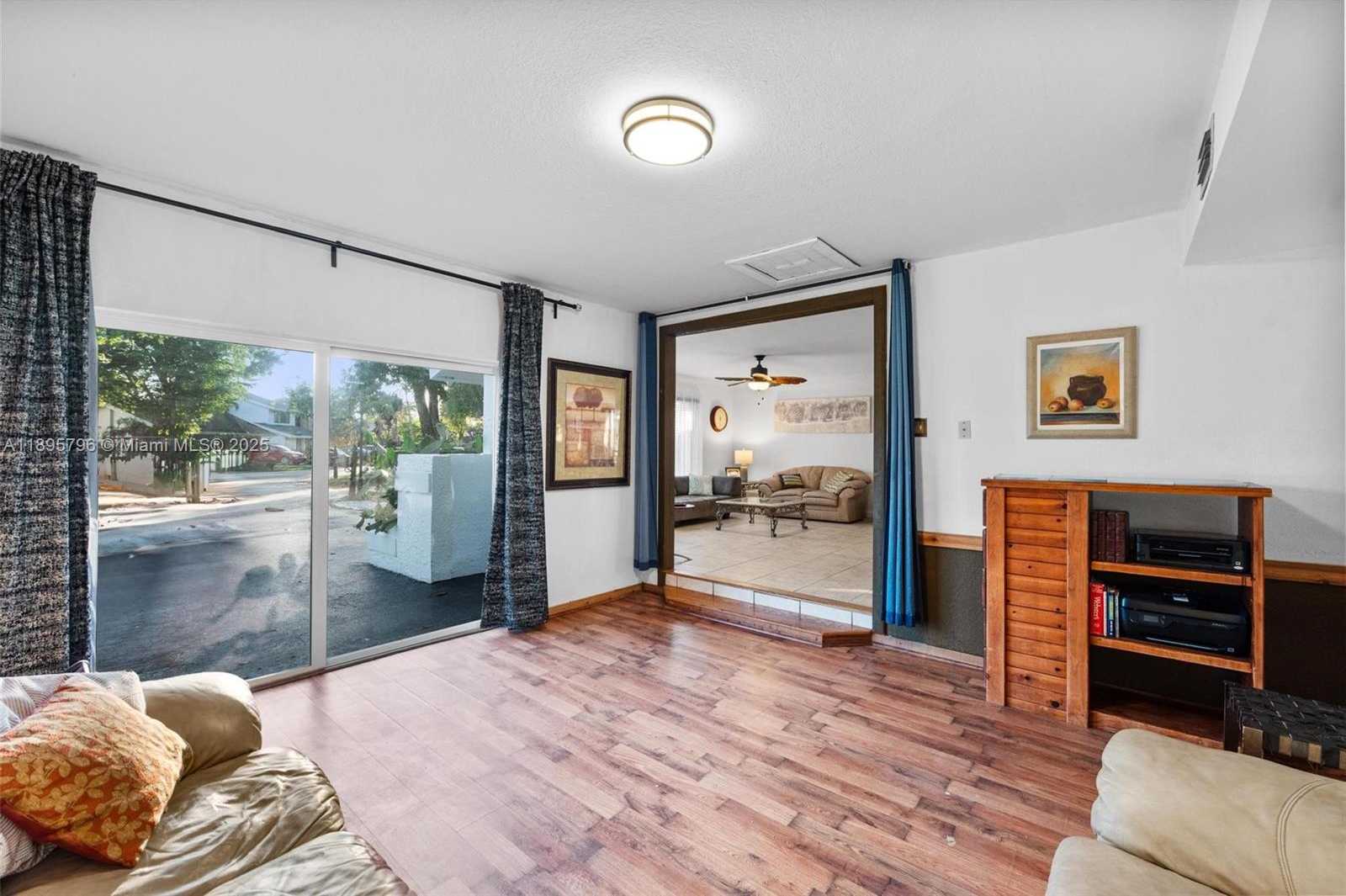 Small Image of 8211 SOUTH WEST 39TH CT, Davie Number 12