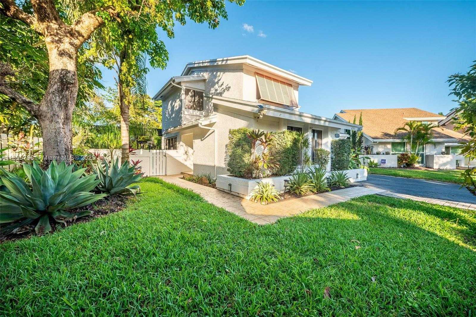 Small Image of 8211 SOUTH WEST 39TH CT, Davie Number 4