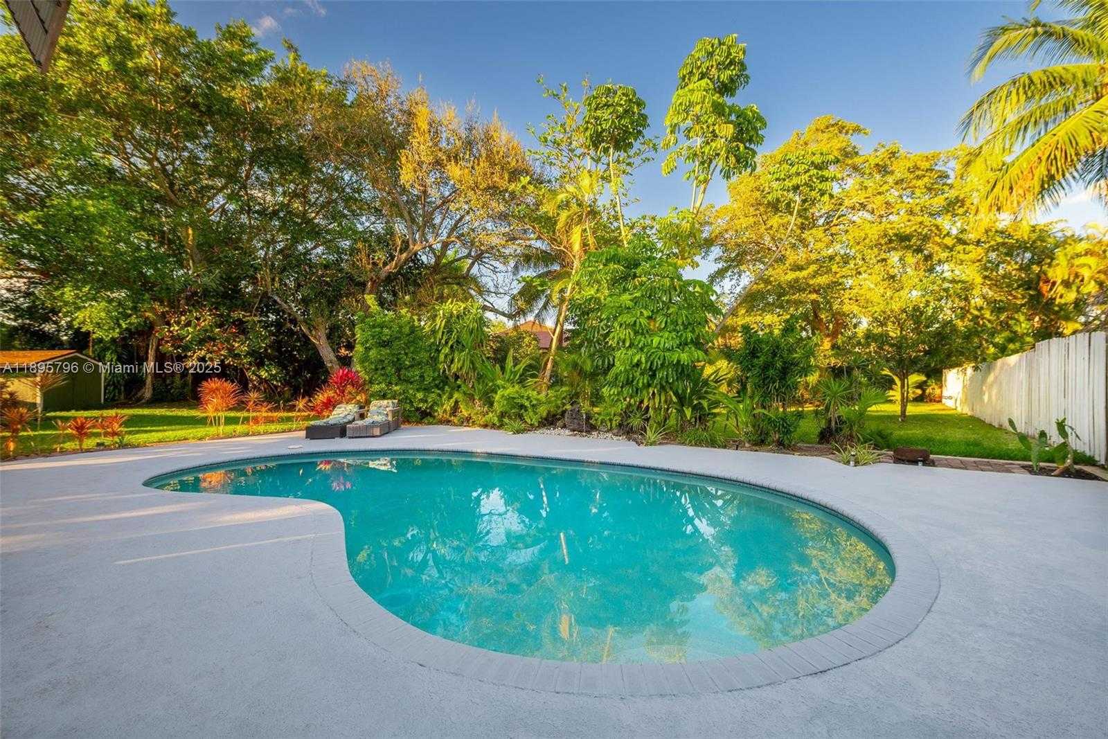 Small Image of 8211 SOUTH WEST 39TH CT, Davie Number 6