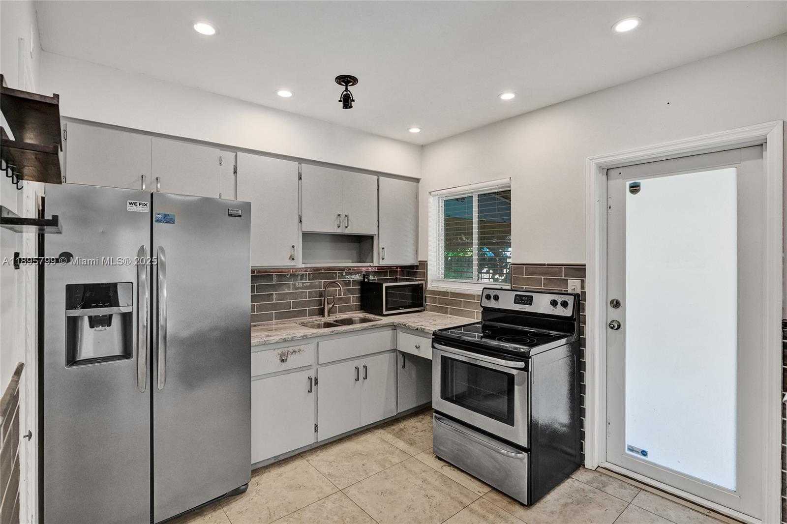 Small Image of 1413 NORTH EAST 17TH WAY, Fort Lauderdale Number 4