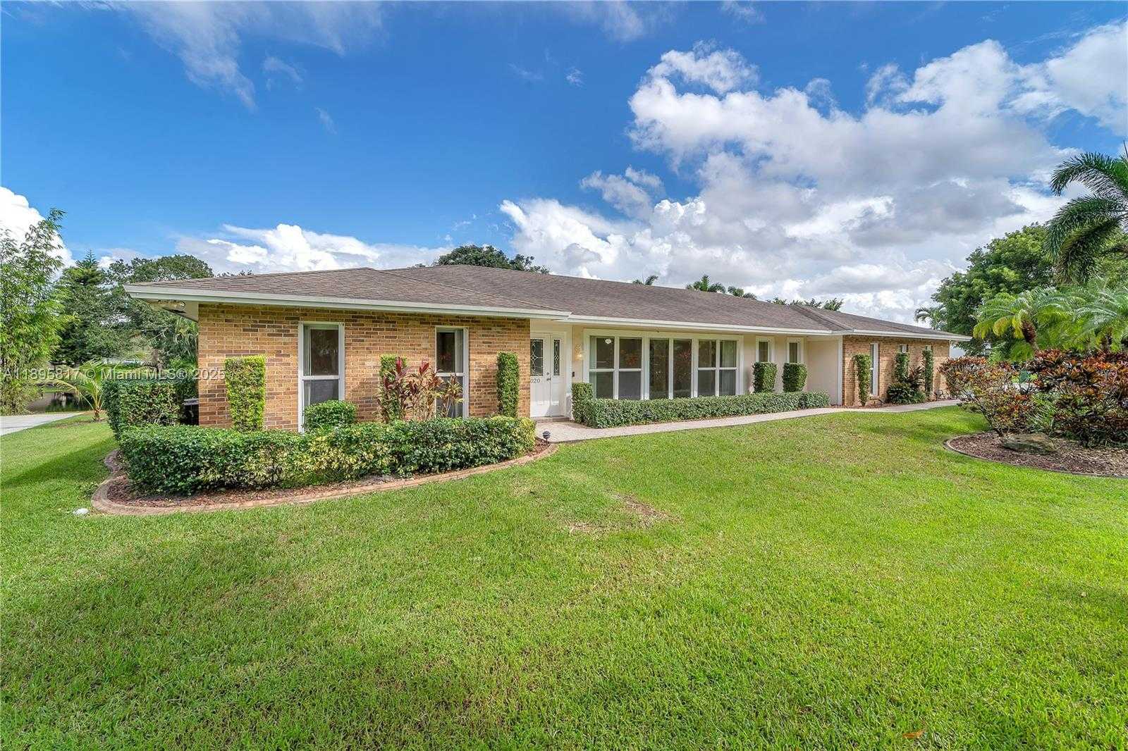 Small Image of 4020 SOUTH WEST 112TH AVE, Davie Number 2