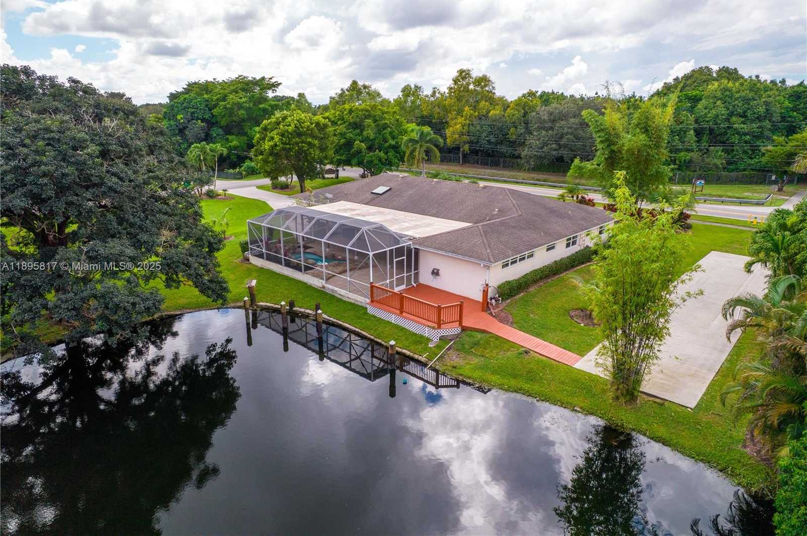 Small Image of 4020 SOUTH WEST 112TH AVE, Davie Number 35