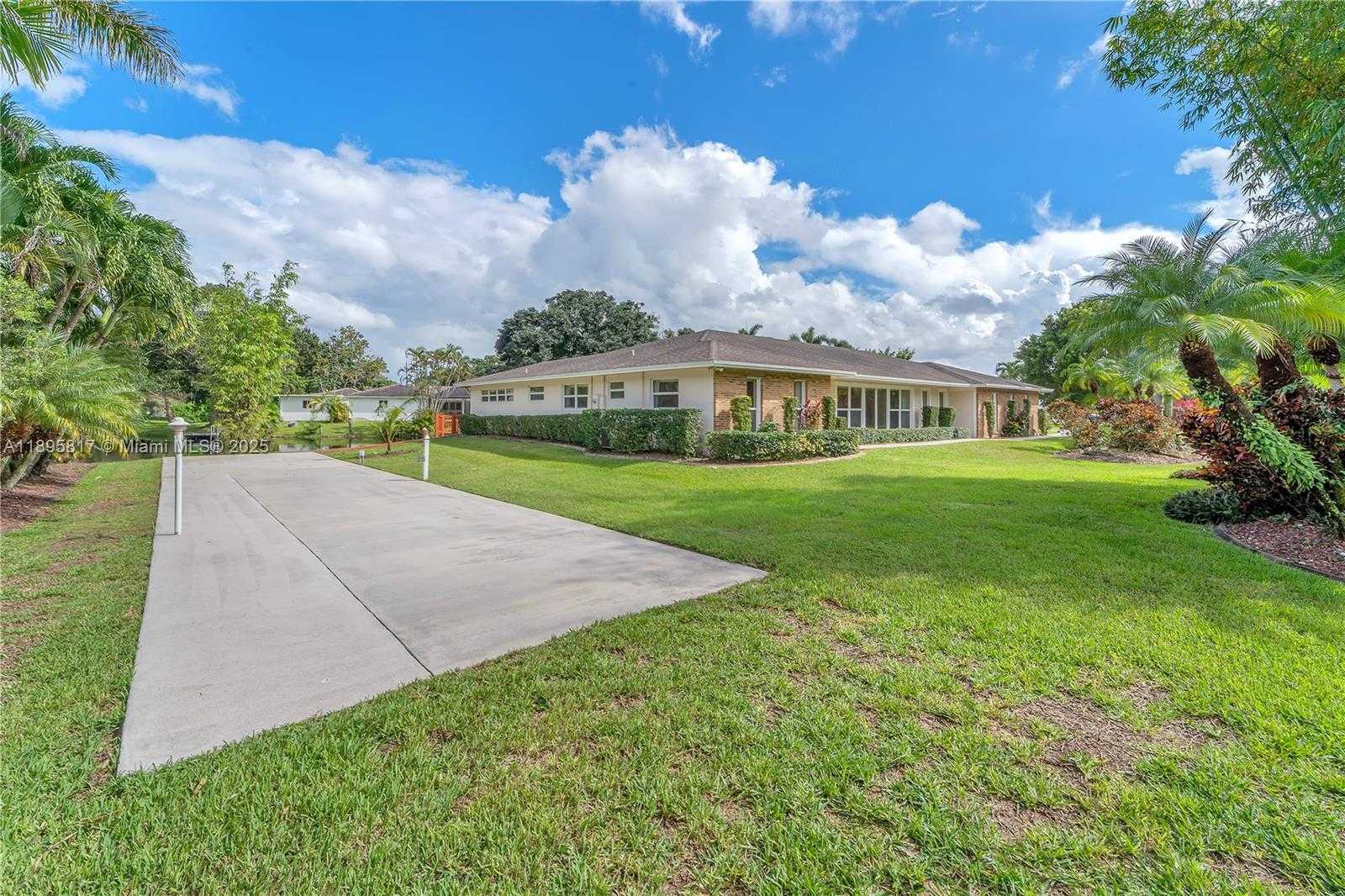 Small Image of 4020 SOUTH WEST 112TH AVE, Davie Number 38