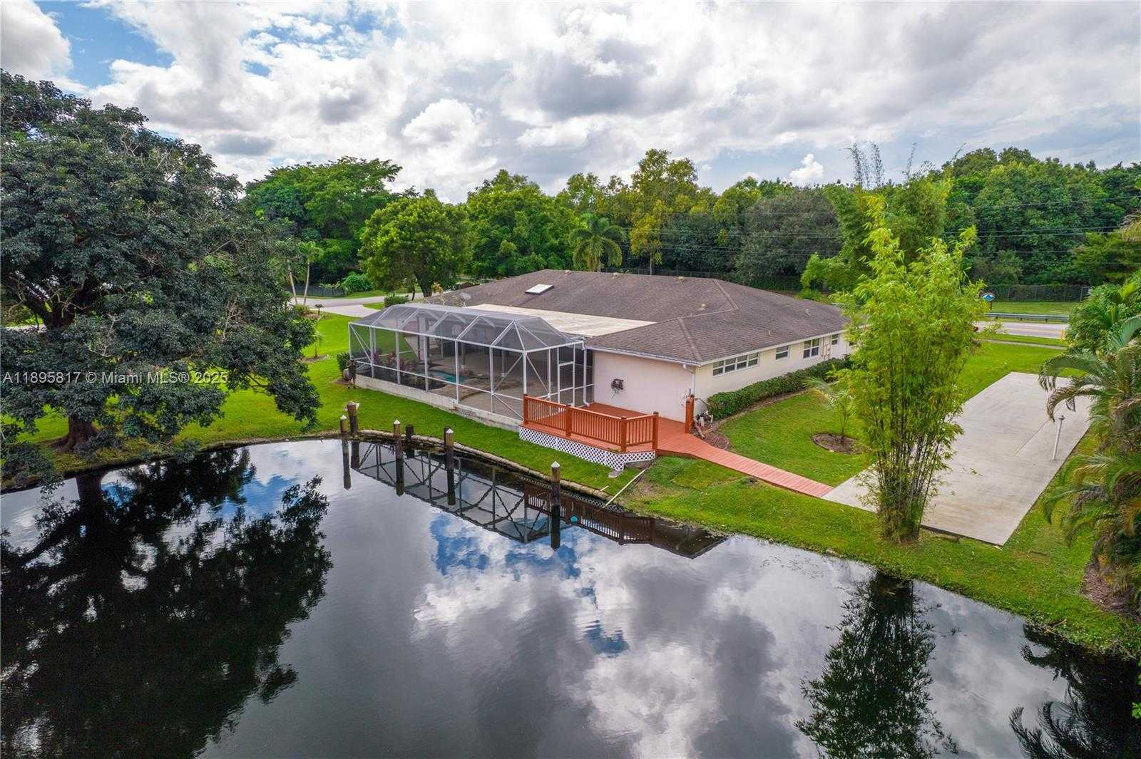 Small Image of 4020 SOUTH WEST 112TH AVE, Davie Number 40