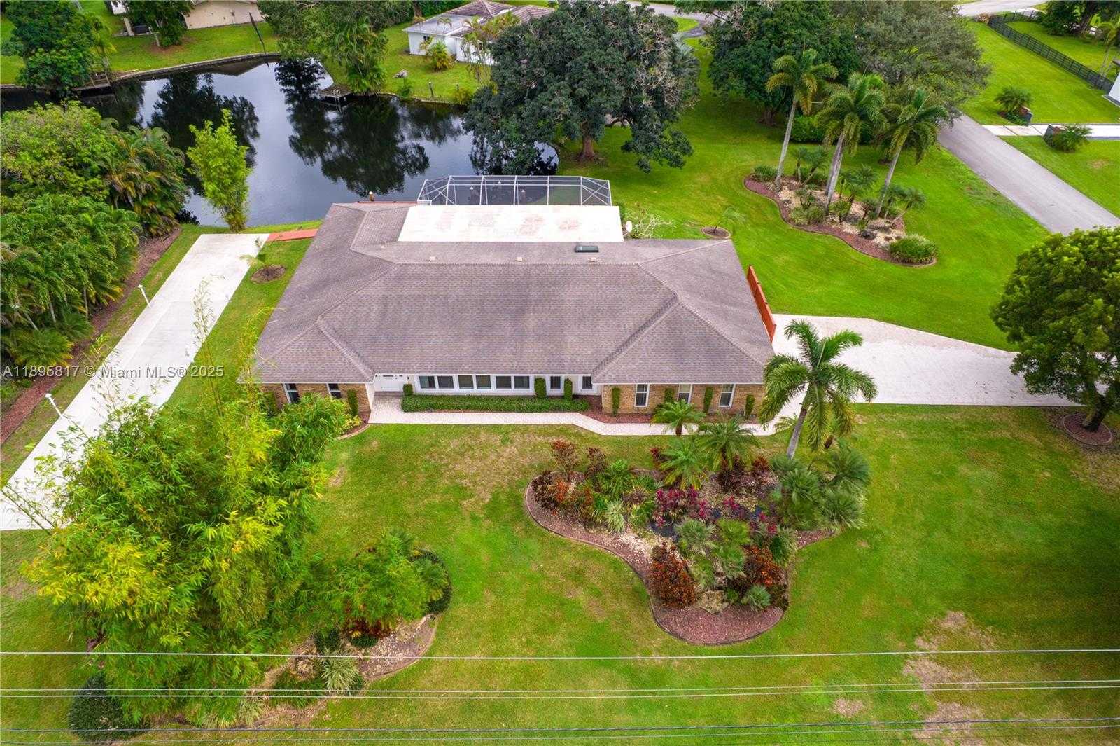 Small Image of 4020 SOUTH WEST 112TH AVE, Davie Number 42