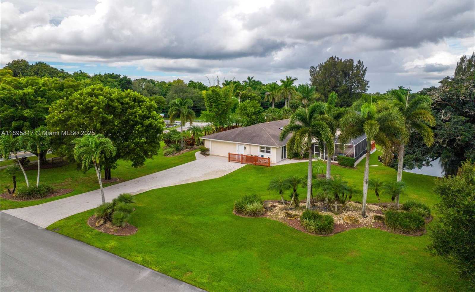 Small Image of 4020 SOUTH WEST 112TH AVE, Davie Number 43