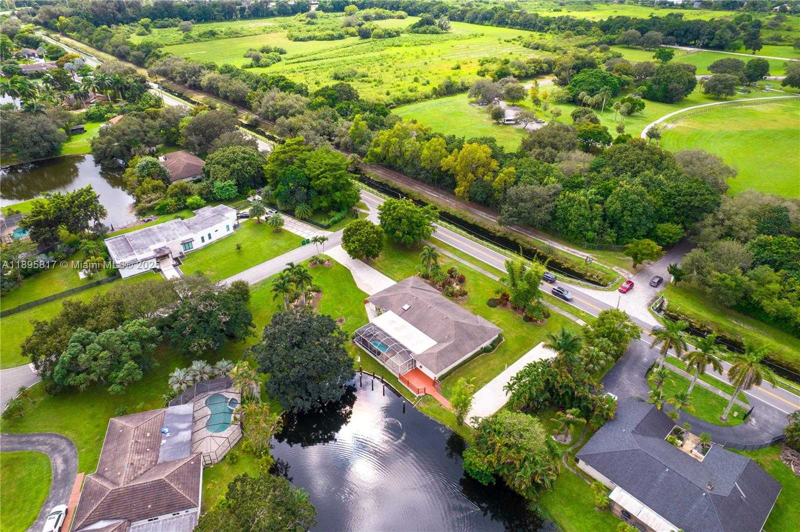 Small Image of 4020 SOUTH WEST 112TH AVE, Davie Number 45