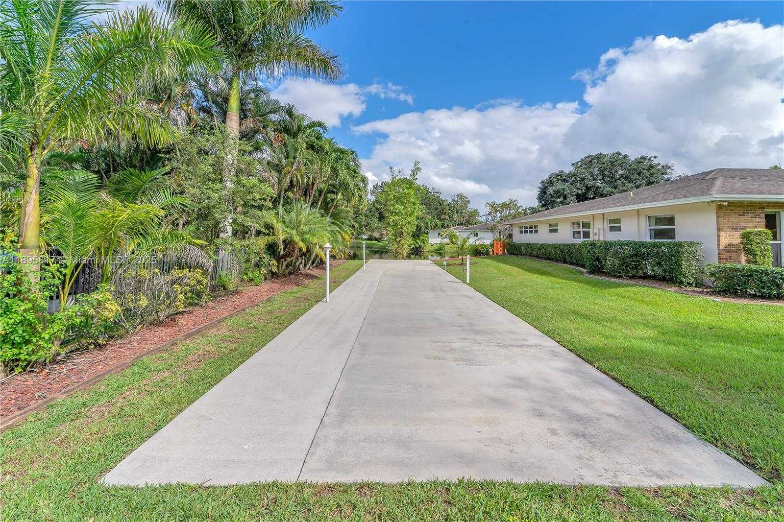 Small Image of 4020 SOUTH WEST 112TH AVE, Davie Number 62