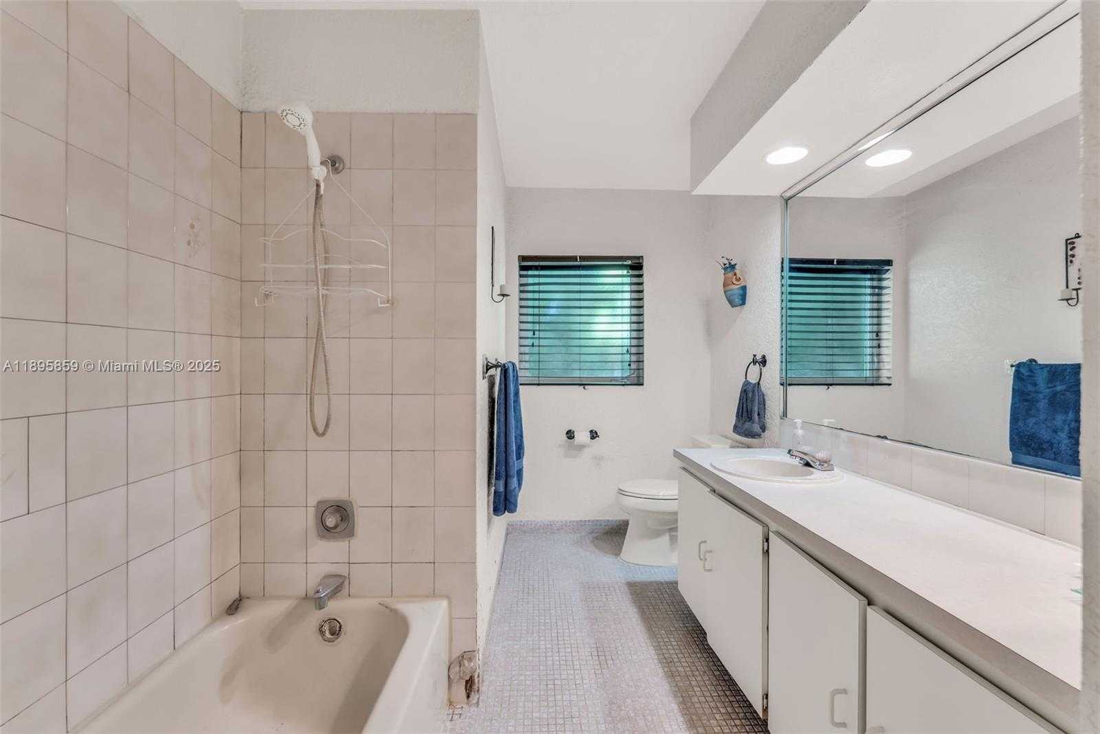 Small Image of 18102 SOUTH WEST 88TH PL, Palmetto Bay Number 38
