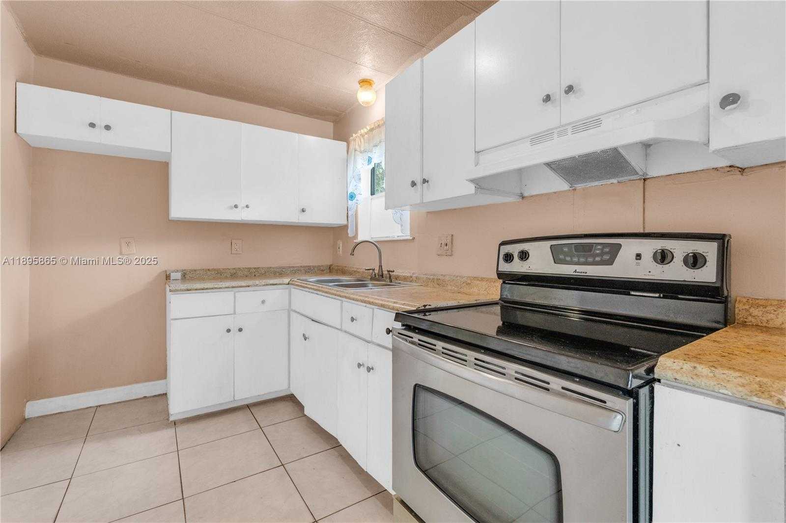 Small Image of 2005 NORTH WEST 11TH AVE, Fort Lauderdale Number 14