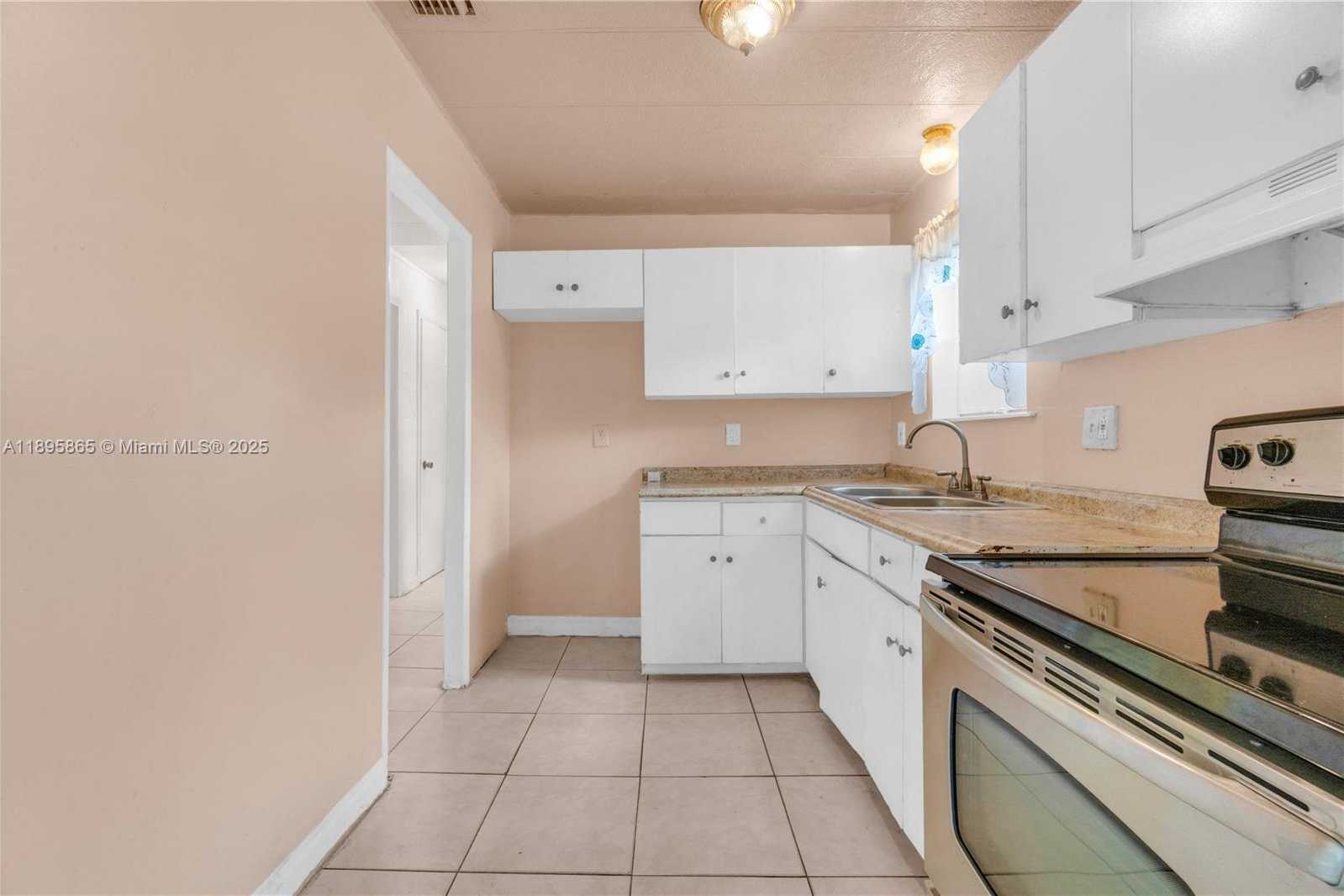 Small Image of 2005 NORTH WEST 11TH AVE, Fort Lauderdale Number 16