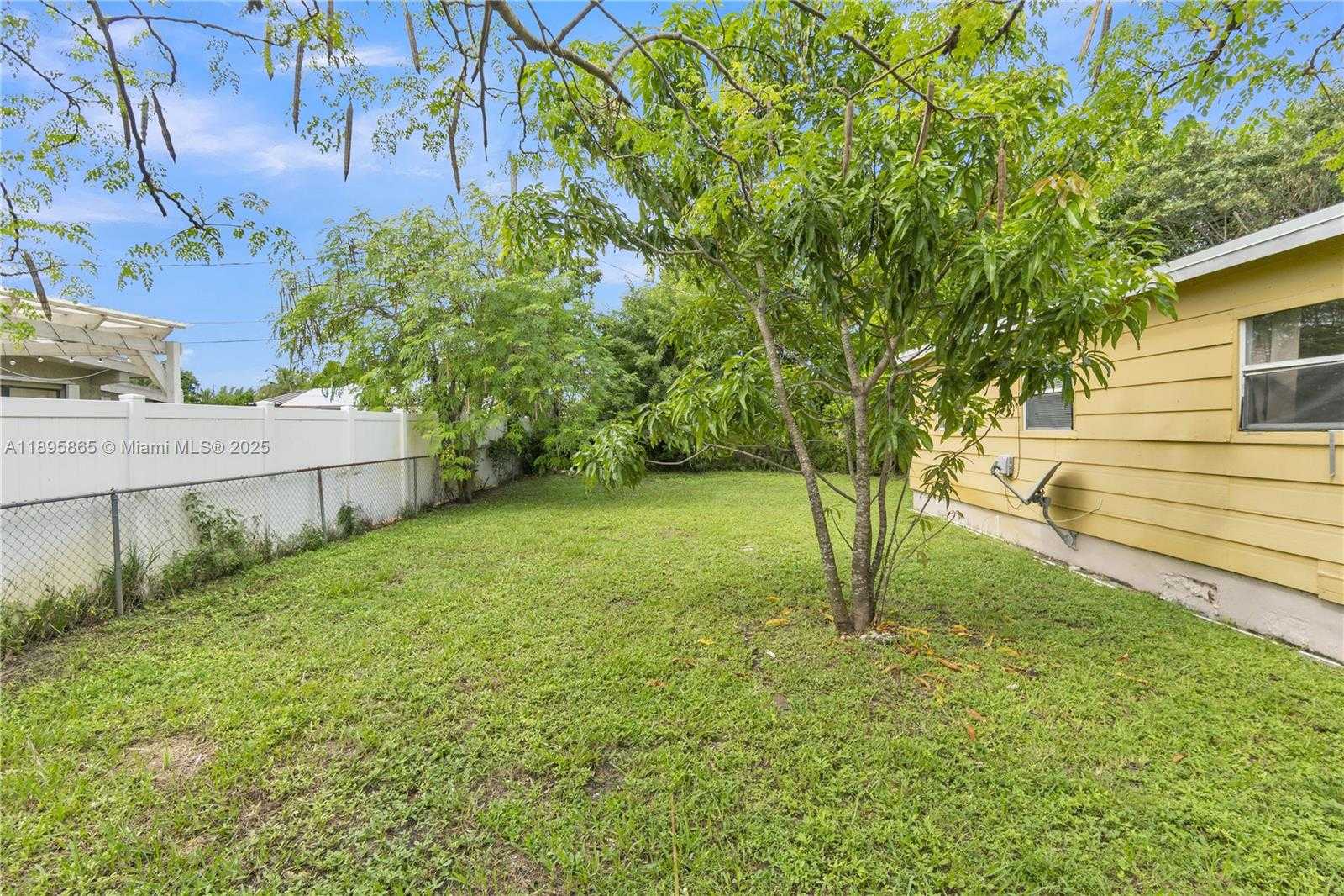Small Image of 2005 NORTH WEST 11TH AVE, Fort Lauderdale Number 2