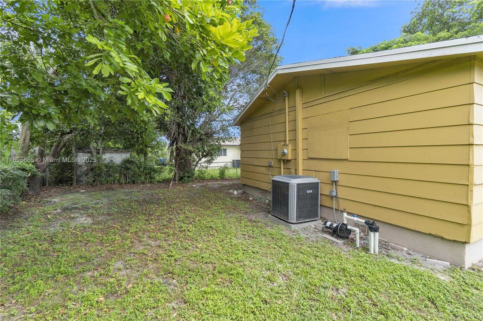 Small Image of 2005 NORTH WEST 11TH AVE, Fort Lauderdale Number 3