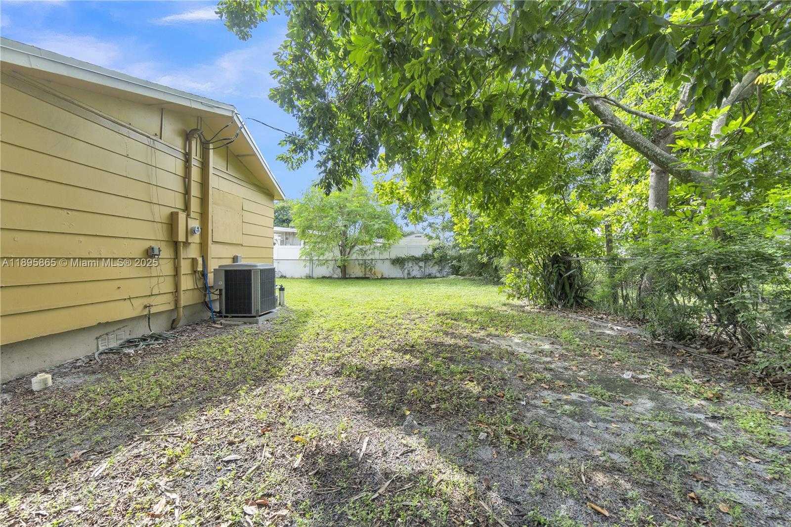 Small Image of 2005 NORTH WEST 11TH AVE, Fort Lauderdale Number 5