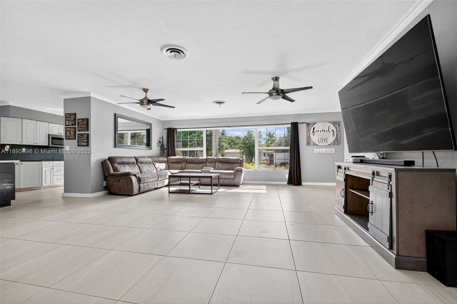 Small Image of 801 HOLLY LN, Plantation Number 10
