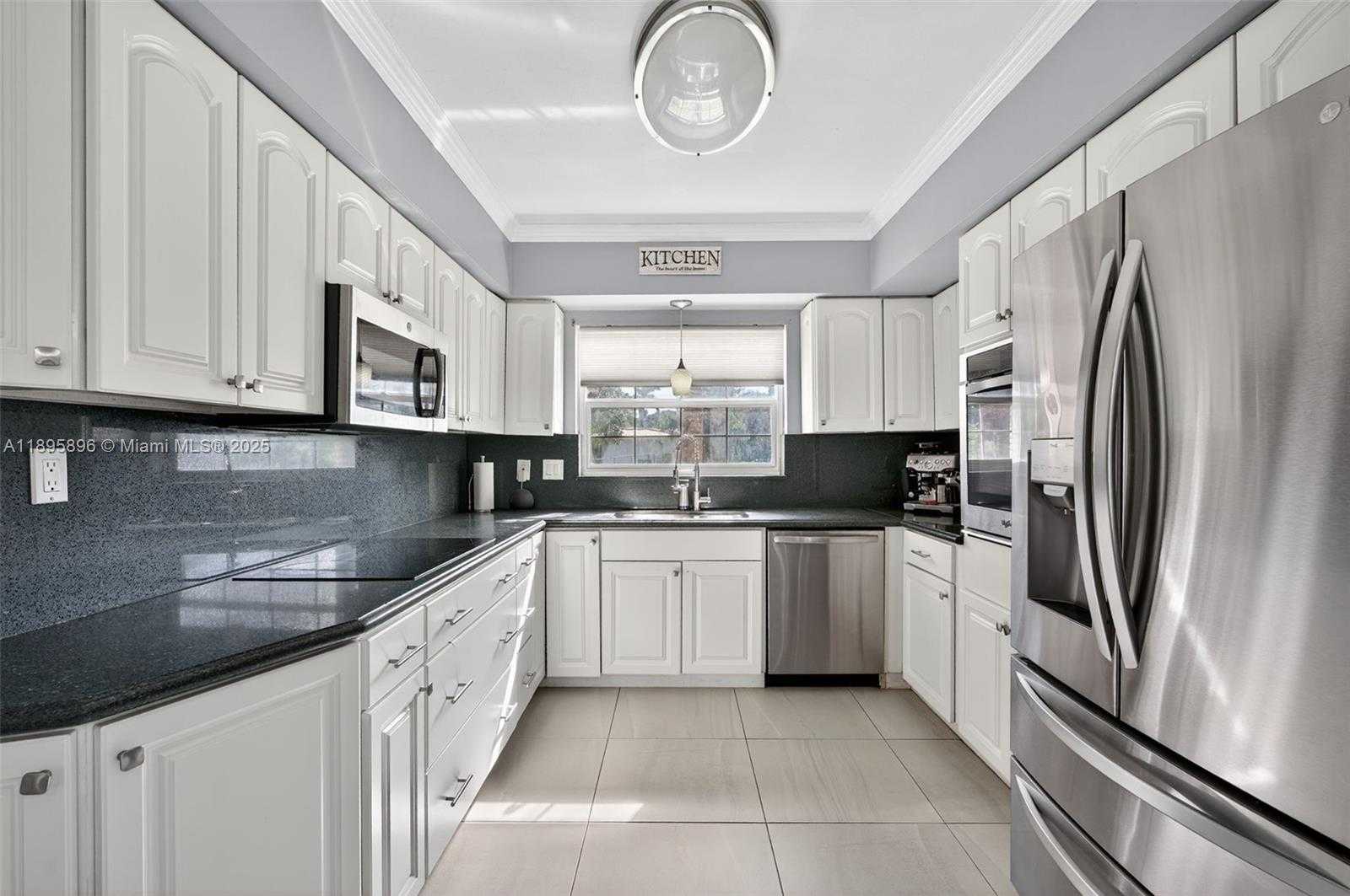 Small Image of 801 HOLLY LN, Plantation Number 11