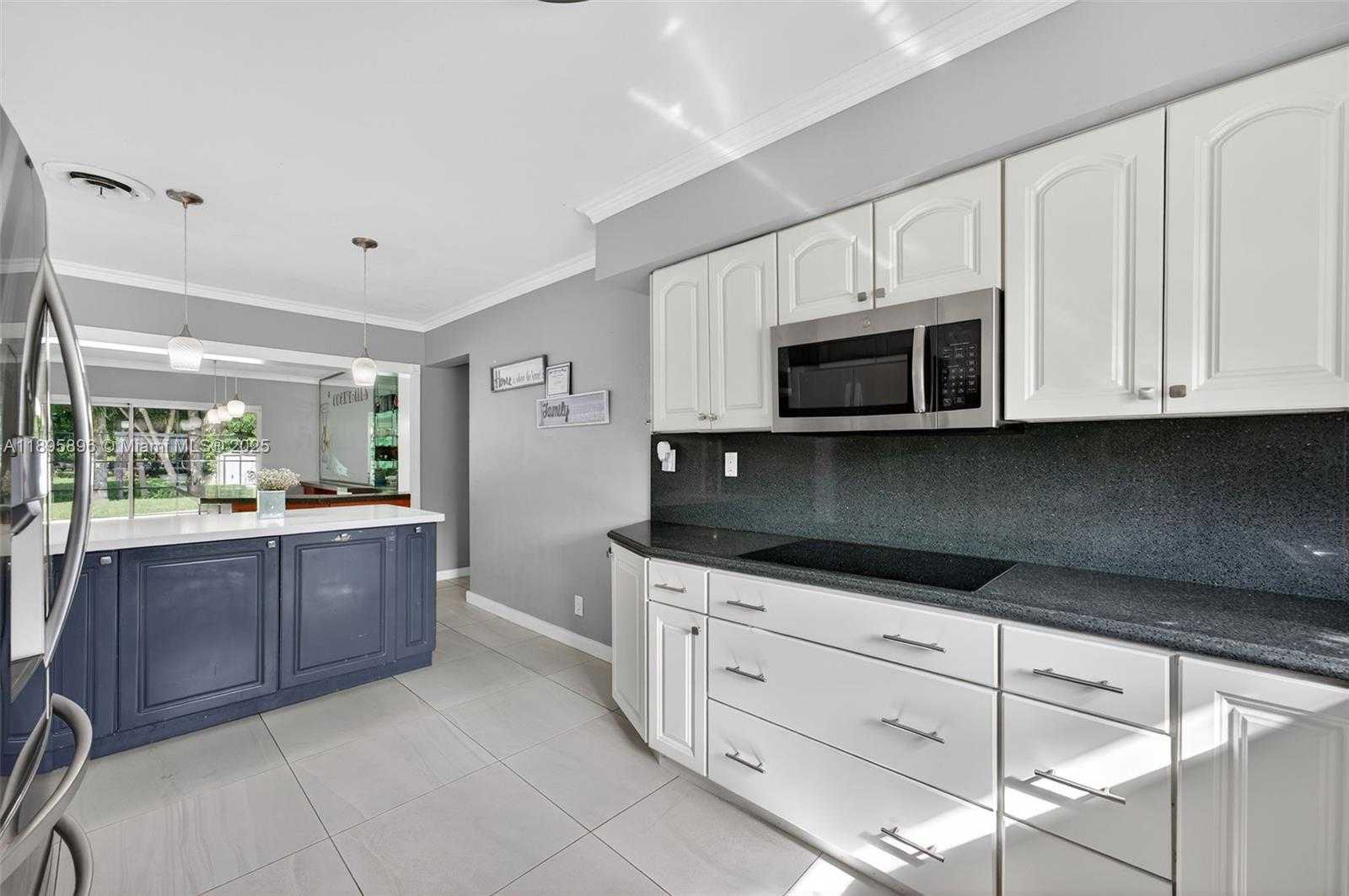 Small Image of 801 HOLLY LN, Plantation Number 12