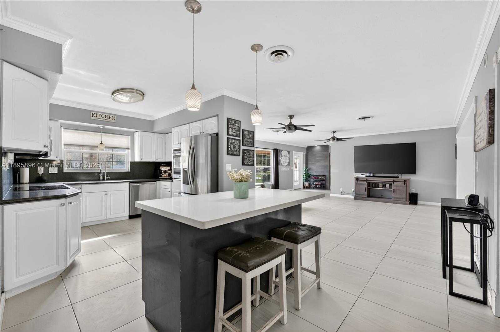 Small Image of 801 HOLLY LN, Plantation Number 13