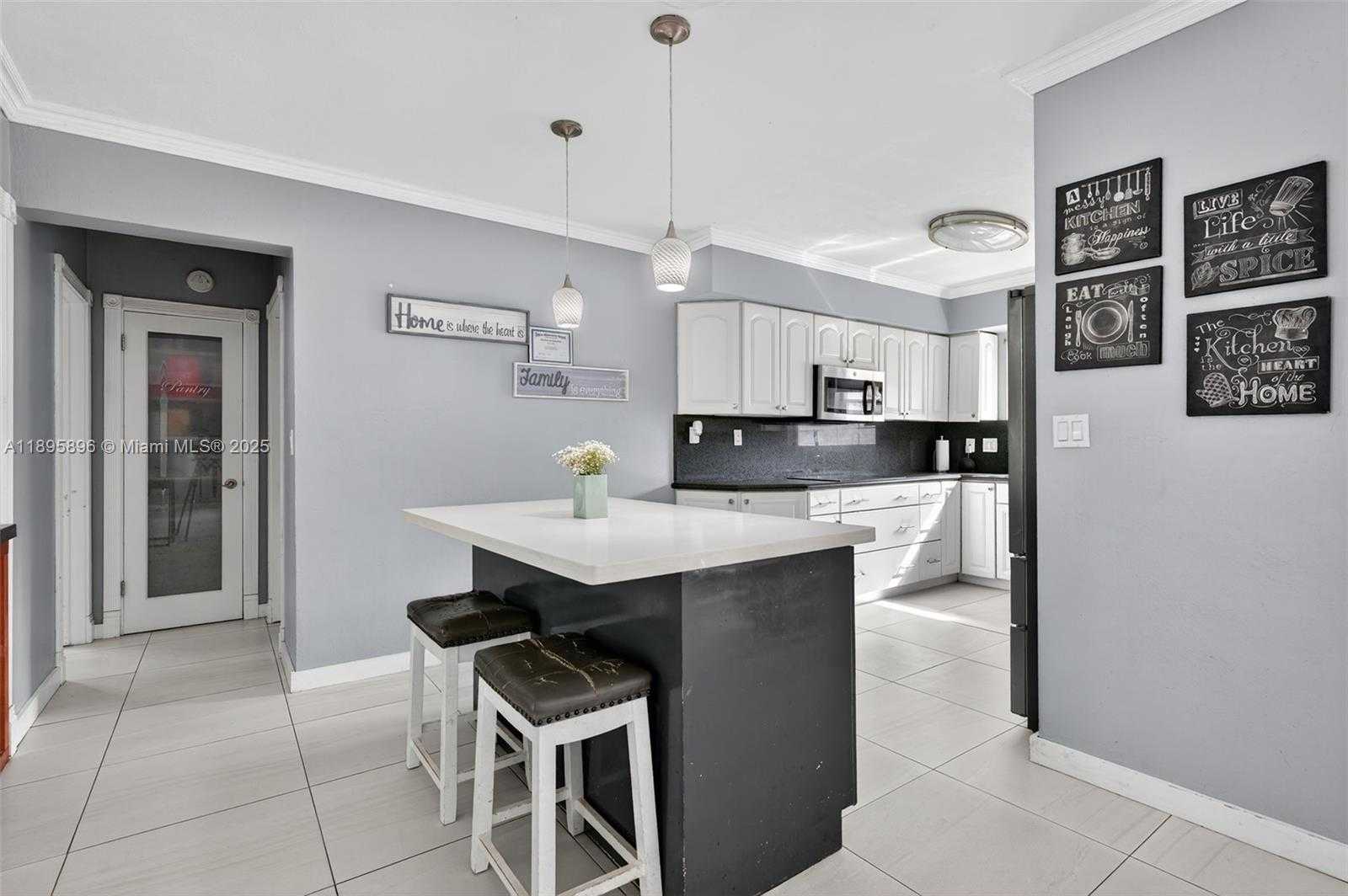 Small Image of 801 HOLLY LN, Plantation Number 14