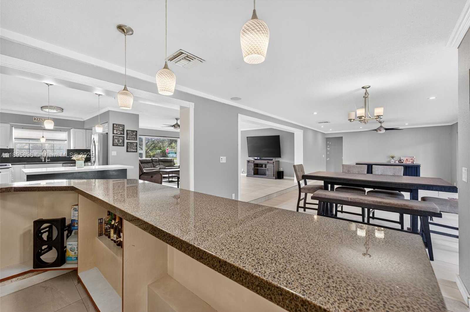 Small Image of 801 HOLLY LN, Plantation Number 20