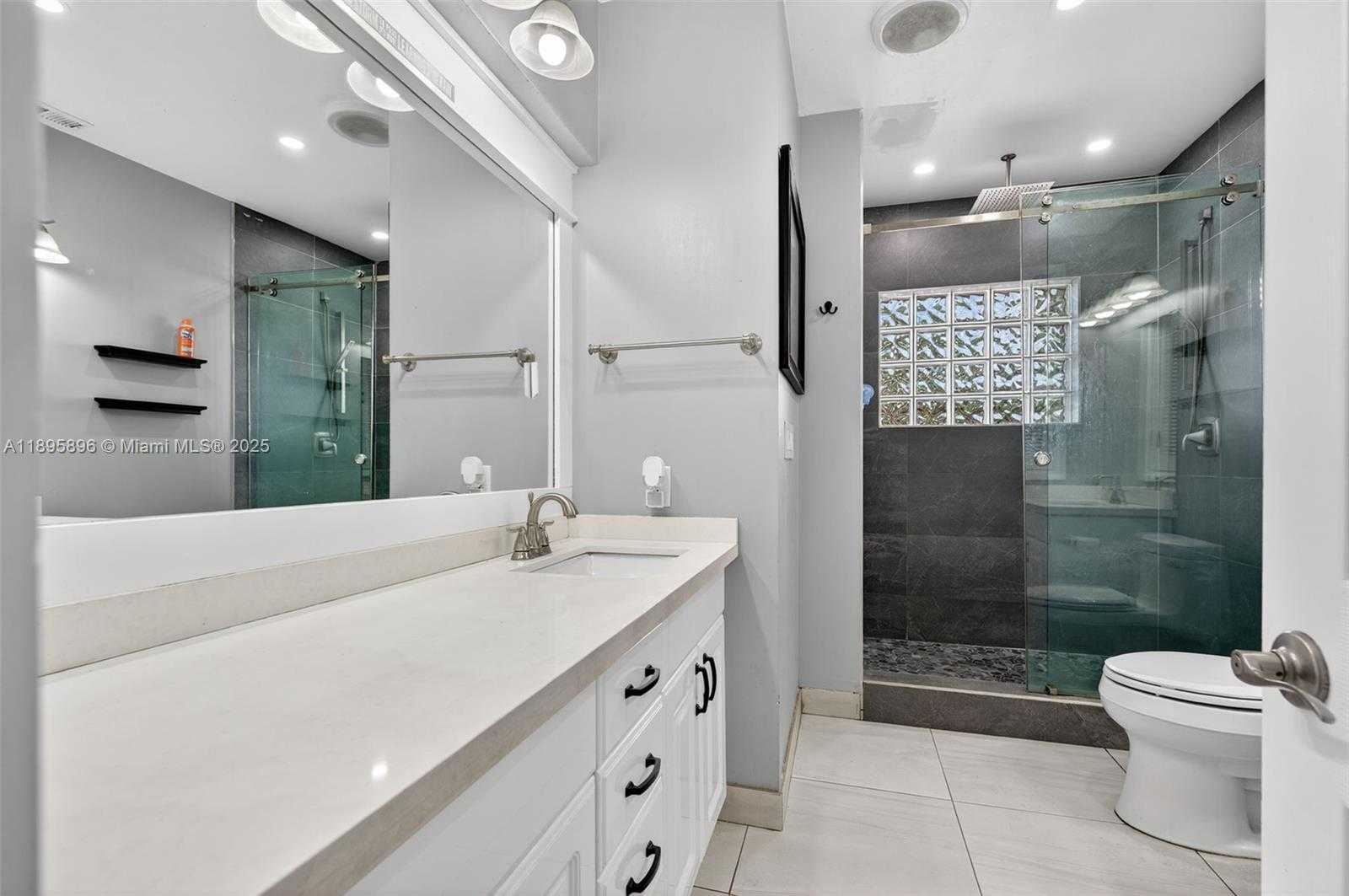 Small Image of 801 HOLLY LN, Plantation Number 22
