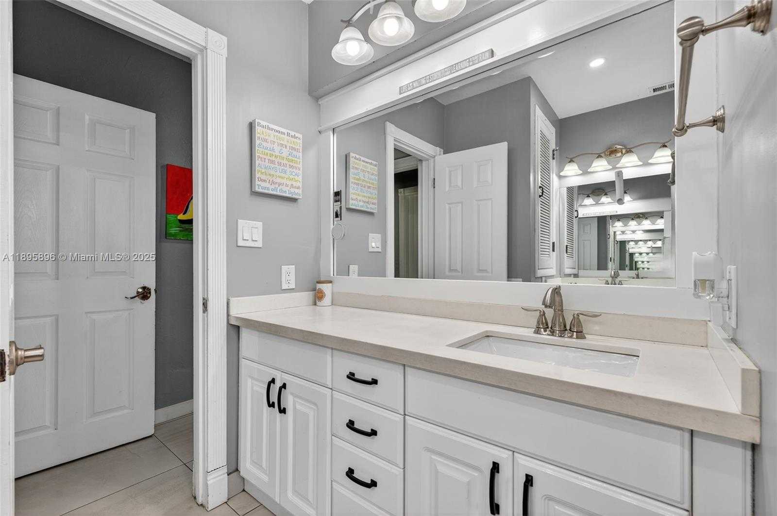 Small Image of 801 HOLLY LN, Plantation Number 23