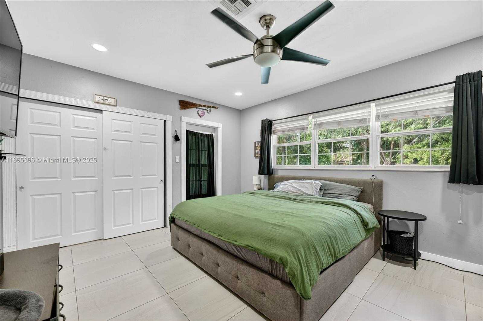 Small Image of 801 HOLLY LN, Plantation Number 24