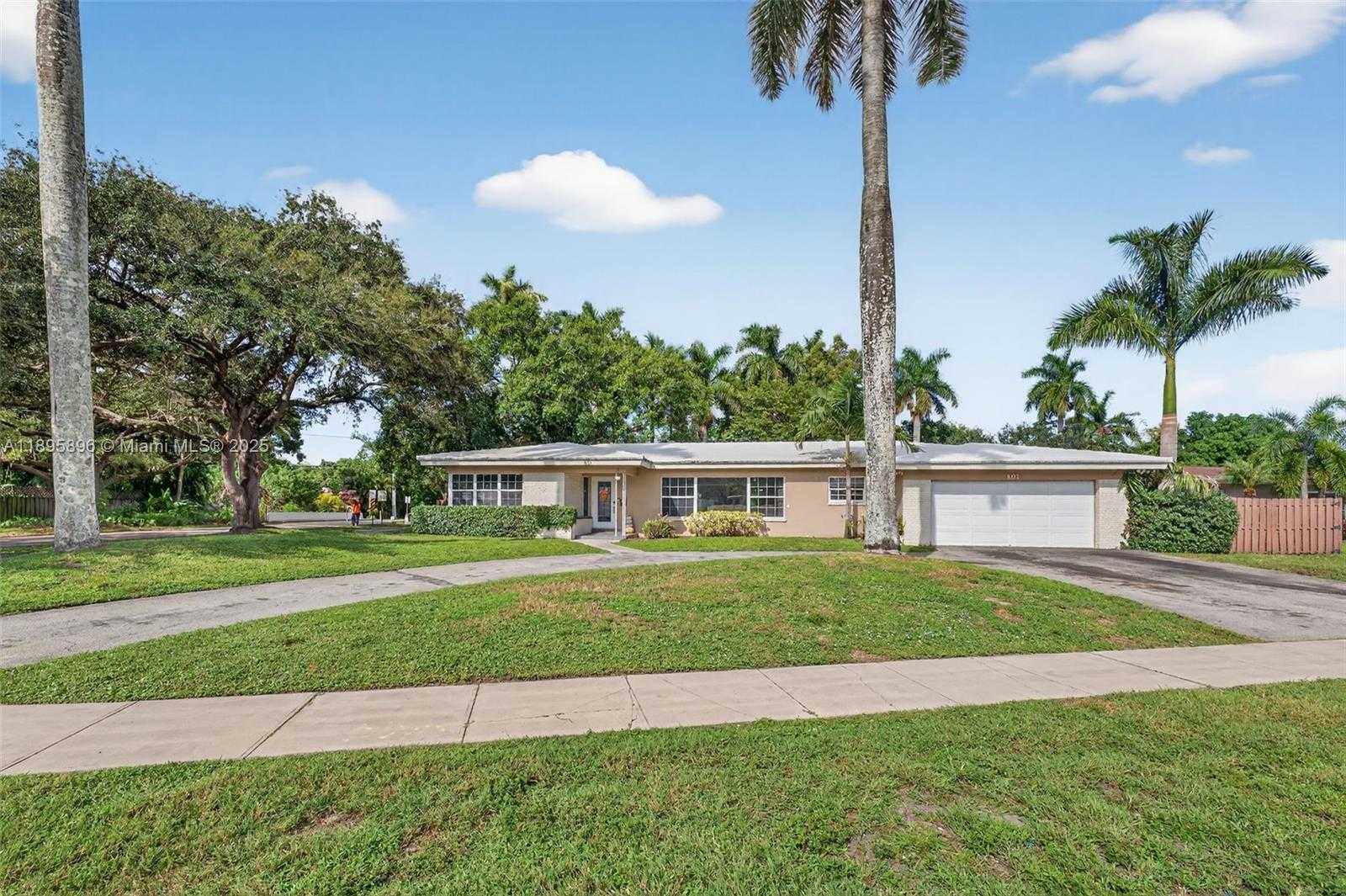 Small Image of 801 HOLLY LN, Plantation Number 3