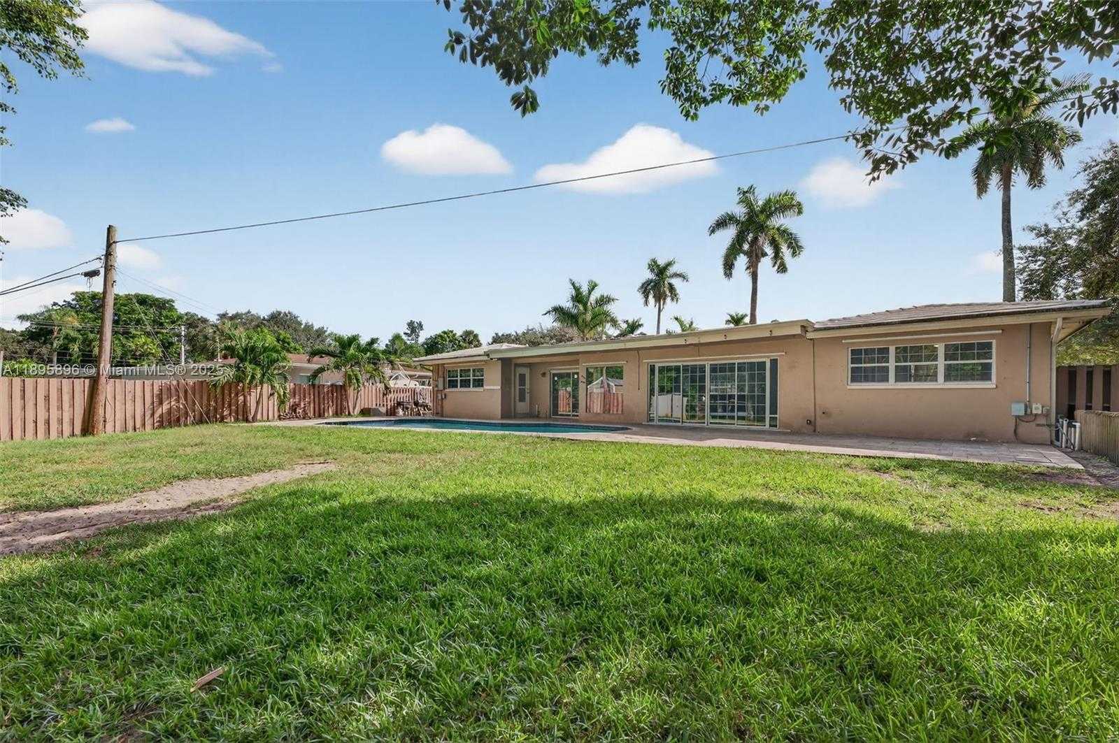 Small Image of 801 HOLLY LN, Plantation Number 30