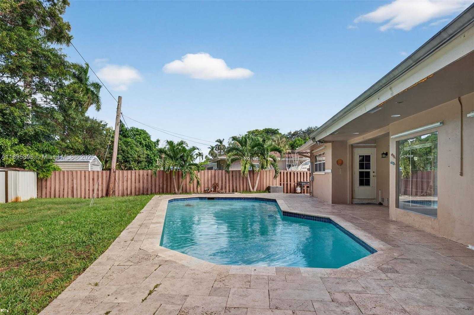 Small Image of 801 HOLLY LN, Plantation Number 31