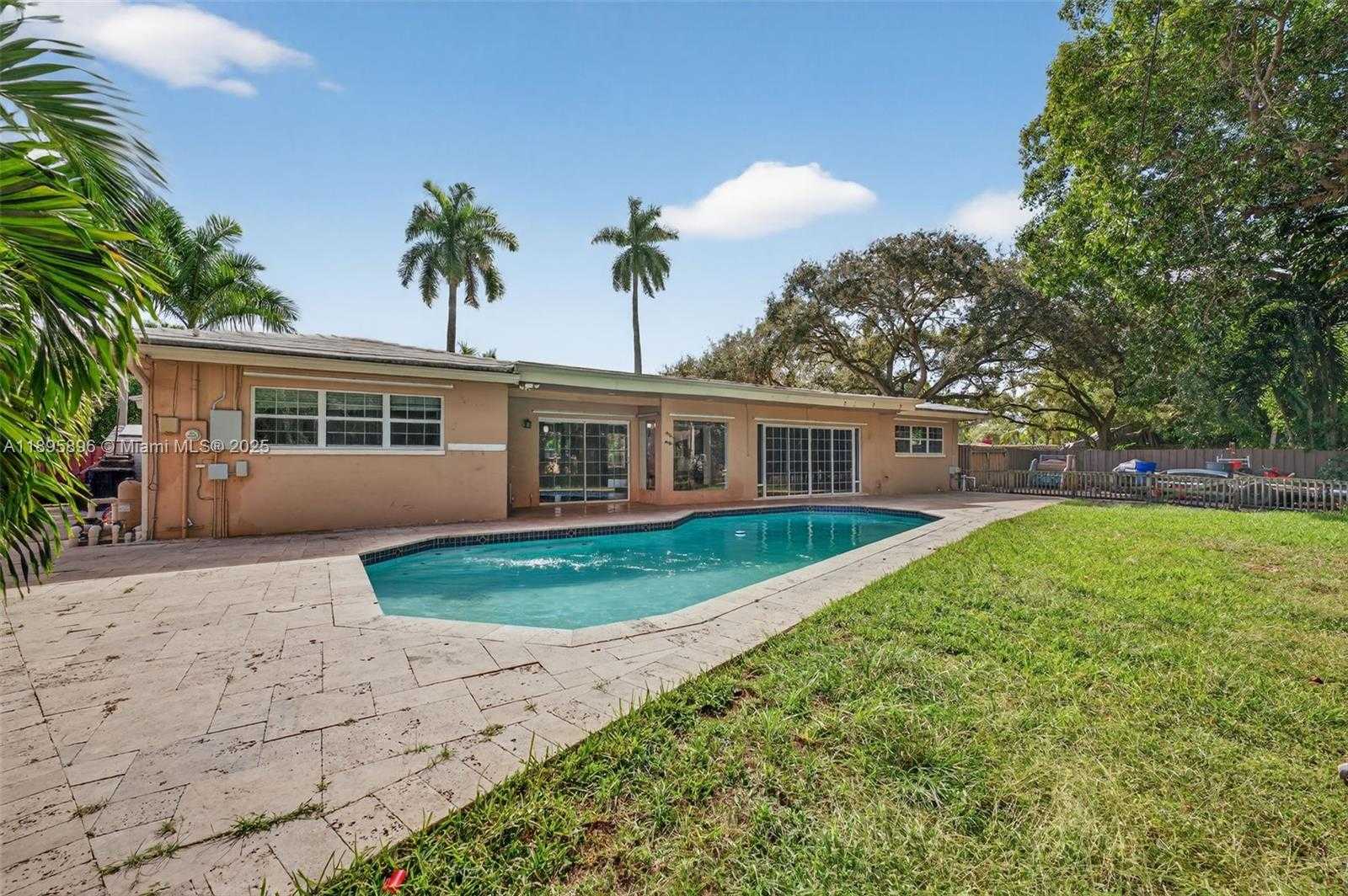 Small Image of 801 HOLLY LN, Plantation Number 32