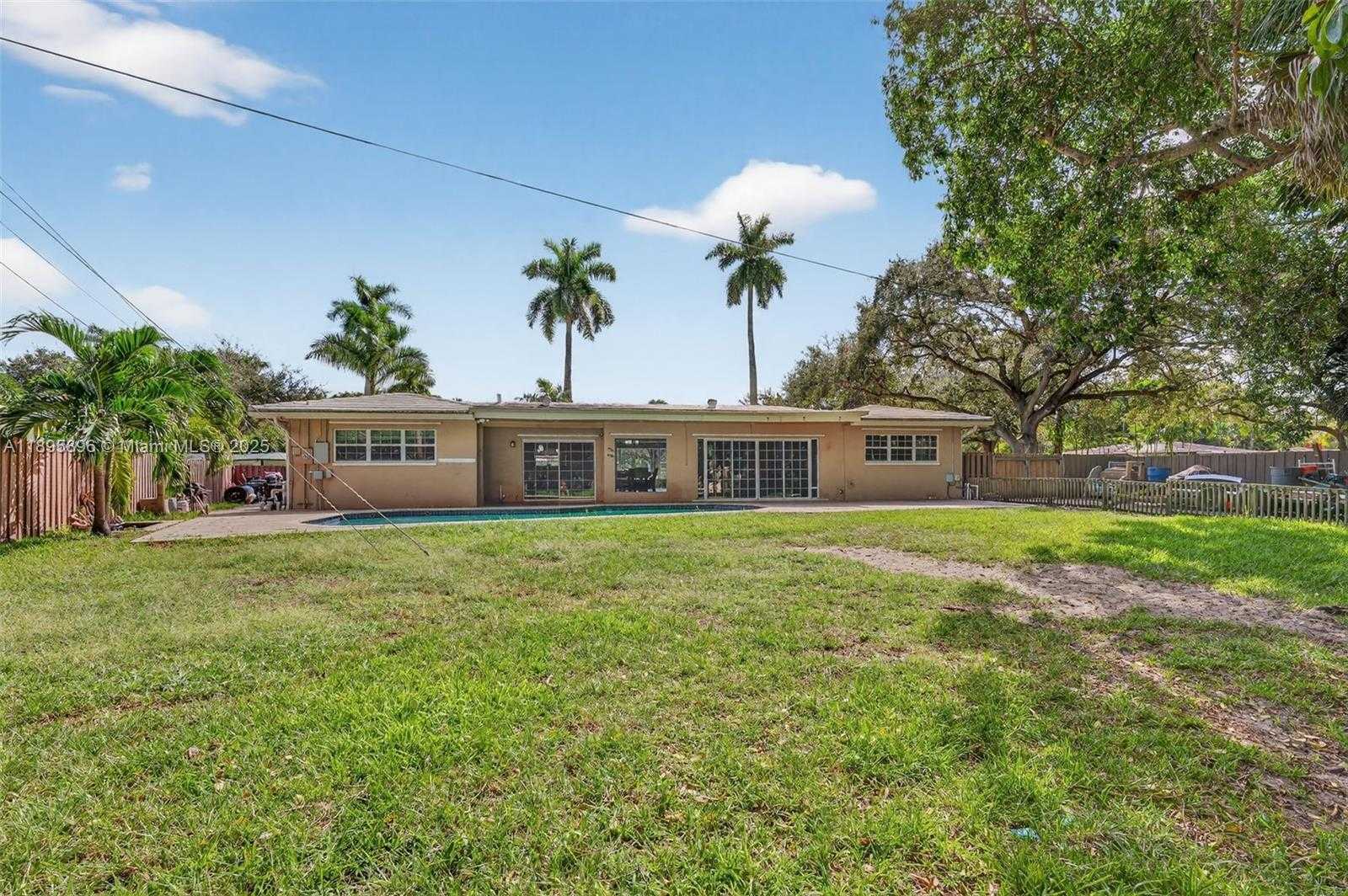 Small Image of 801 HOLLY LN, Plantation Number 33