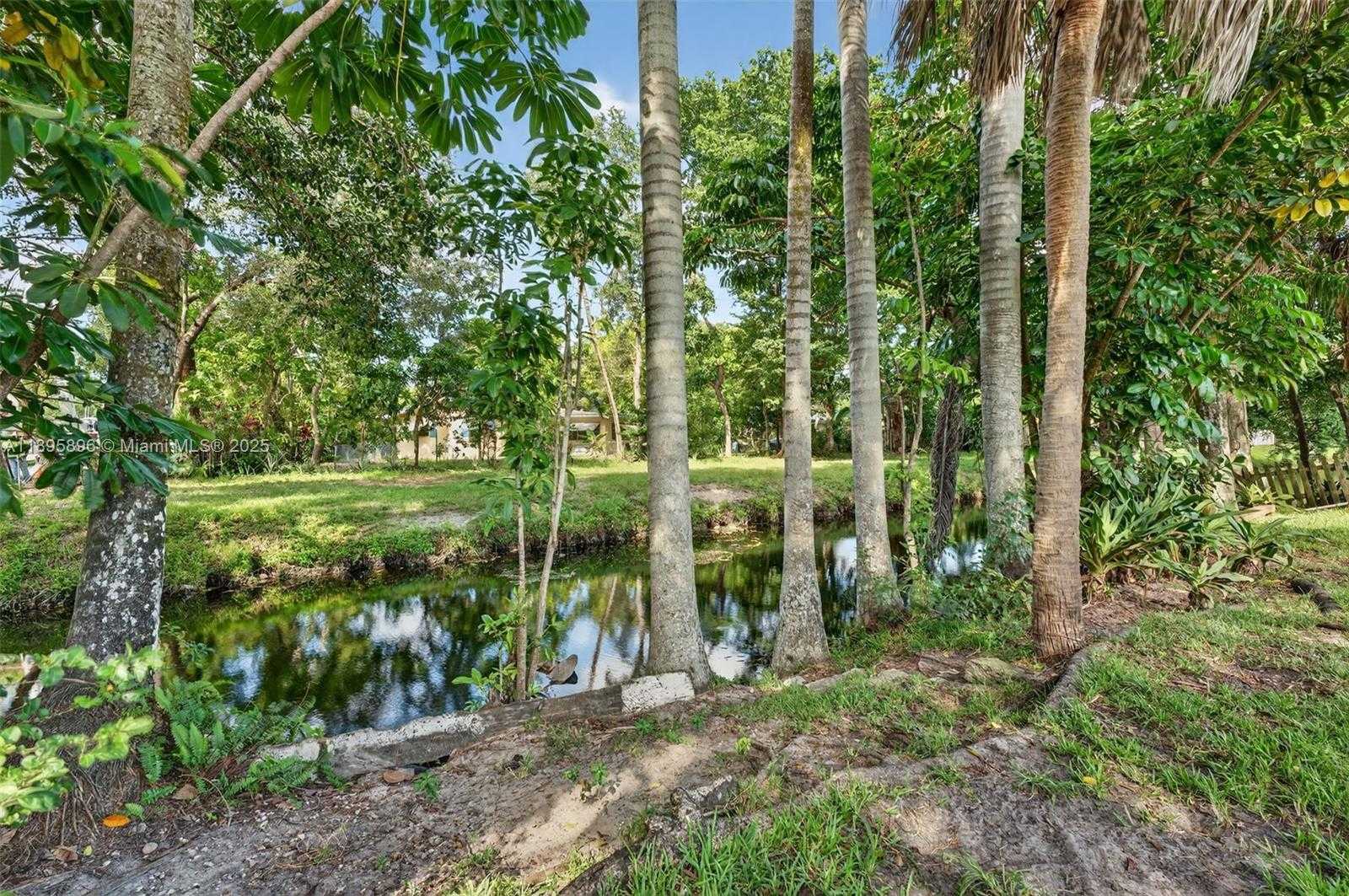Small Image of 801 HOLLY LN, Plantation Number 5