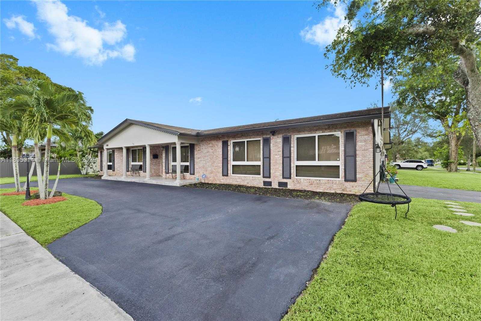 Small Image of 6150 SOUTH WEST 7TH ST, Plantation Number 4