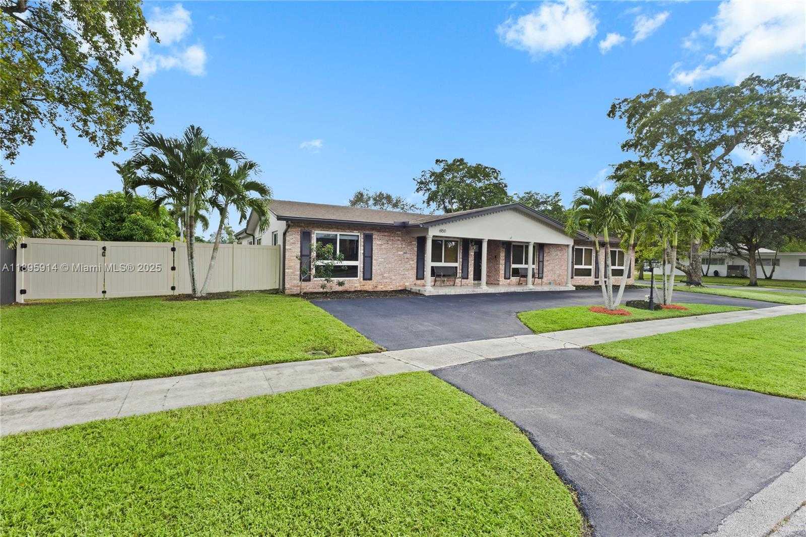 Small Image of 6150 SOUTH WEST 7TH ST, Plantation Number 5