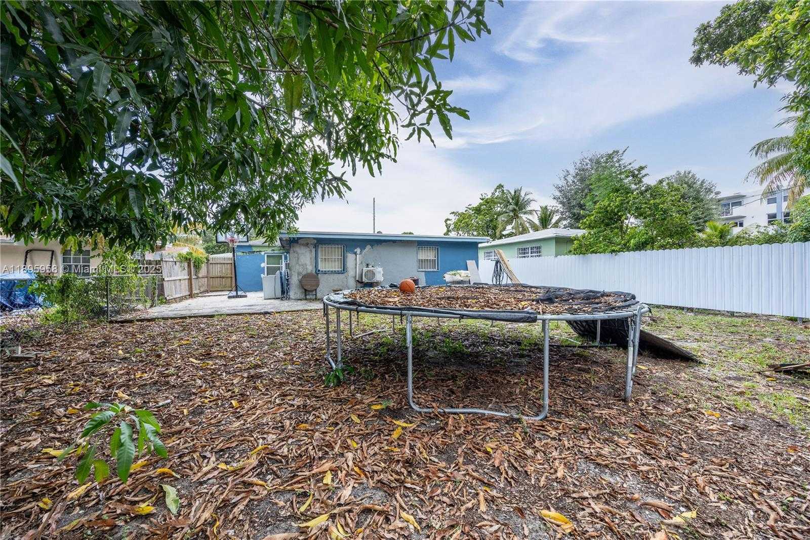 Small Image of 625 NORTH EAST 130TH ST, North Miami Number 32