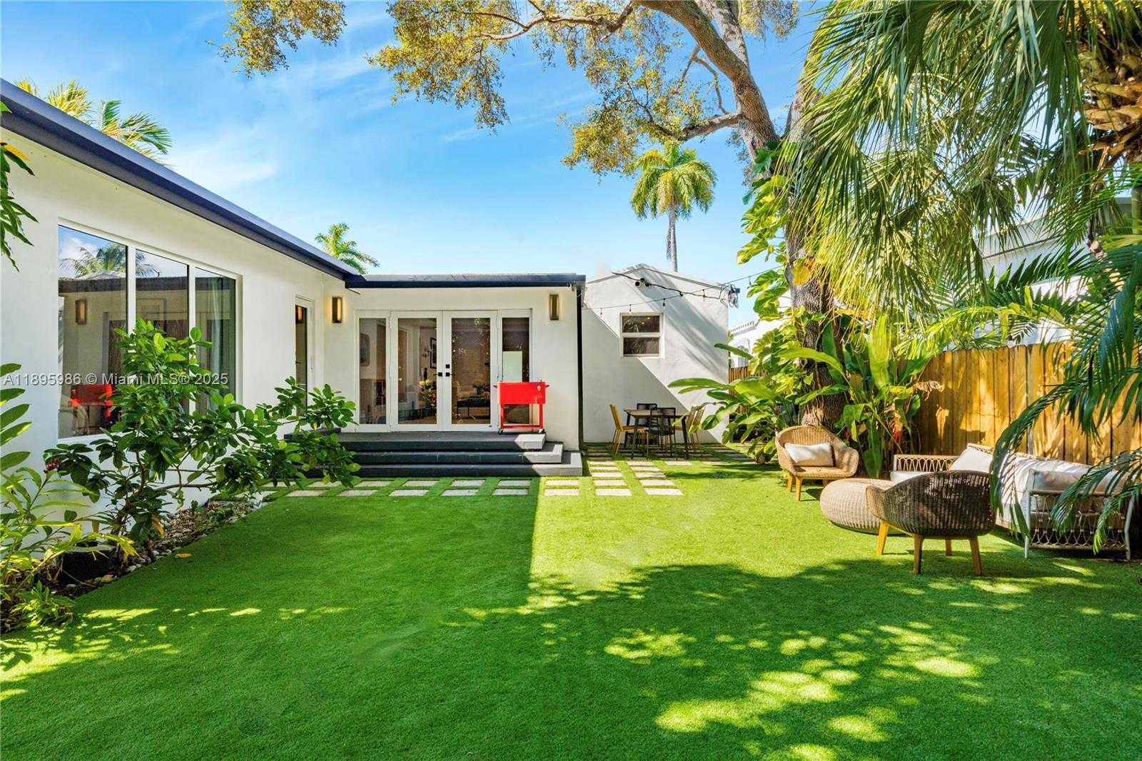 Small Image of 531 SOUTH WEST 23RD RD, Miami Number 11