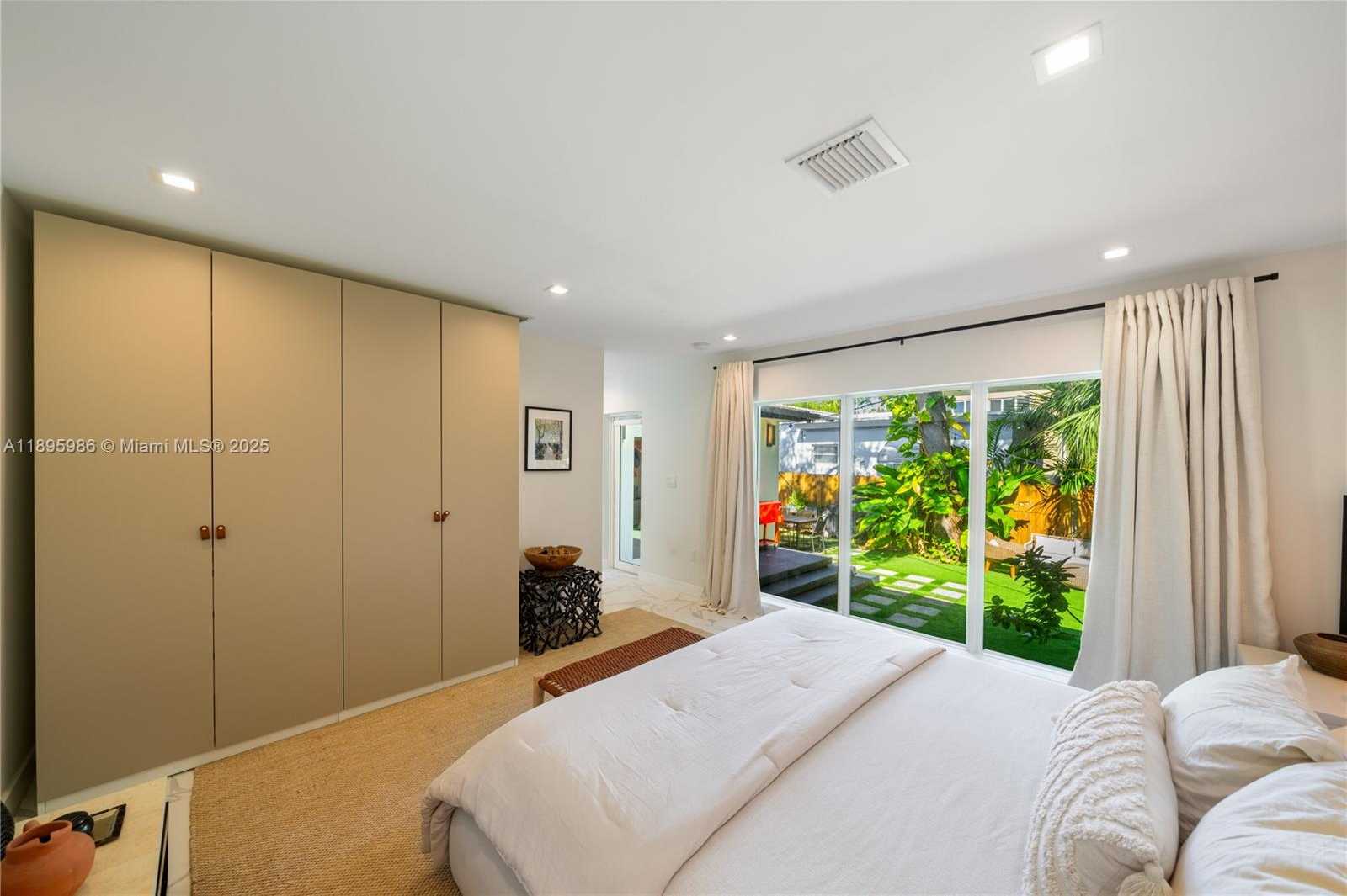 Small Image of 531 SOUTH WEST 23RD RD, Miami Number 27