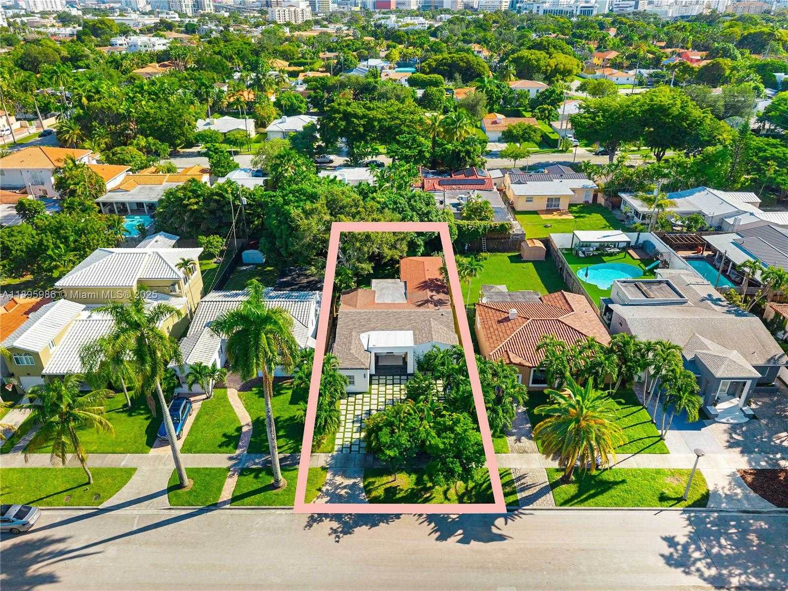 Small Image of 531 SOUTH WEST 23RD RD, Miami Number 33
