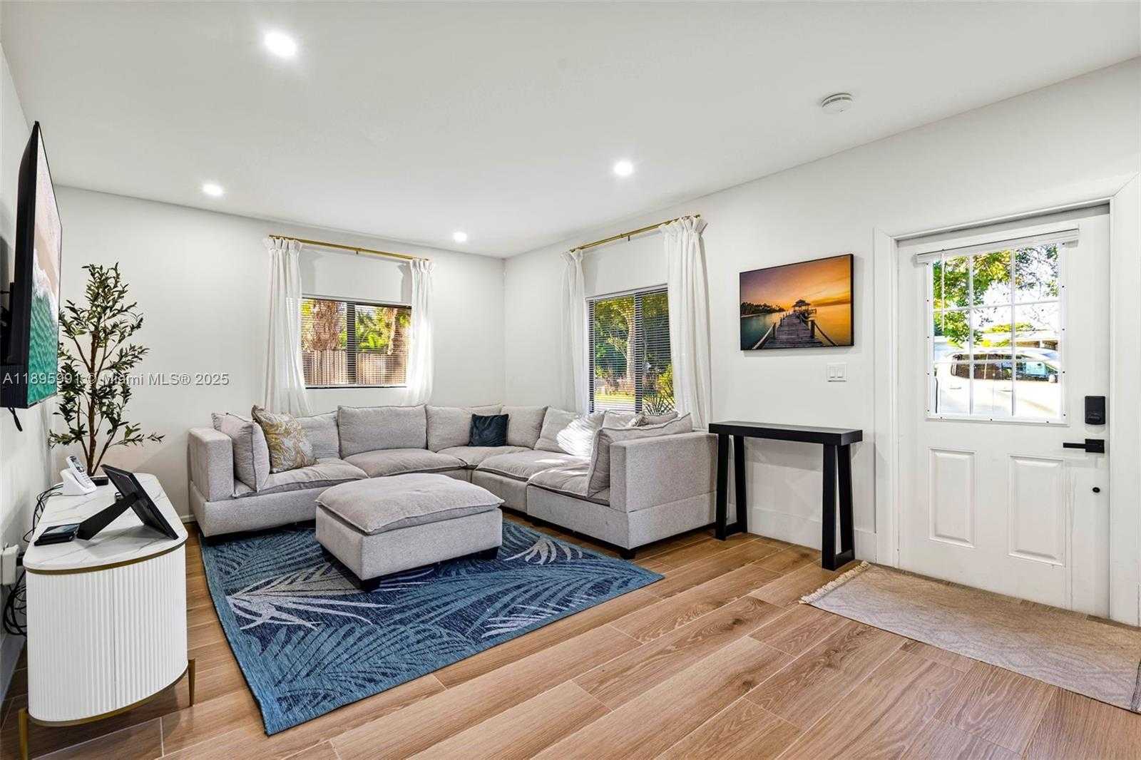 Small Image of 1310 SOUTH WEST 28TH ST, Fort Lauderdale Number 4
